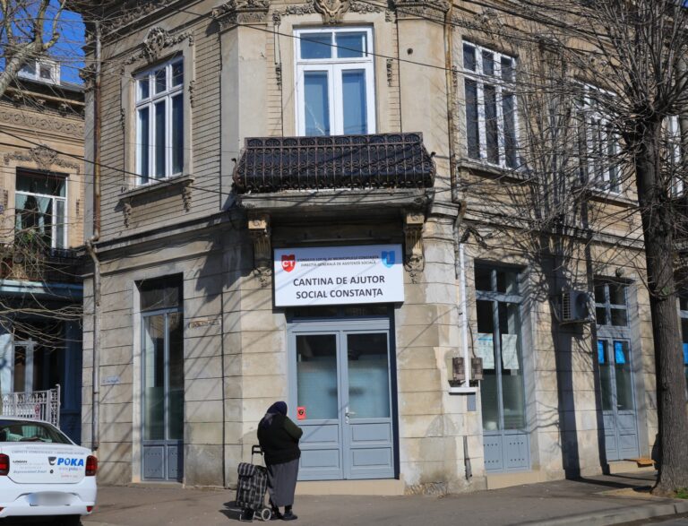 254 de beneficiari, dintre care 24 de persoane nedeplasabile beneficiază zilnic de serviciile Cantinei de Ajutor Social Constanța