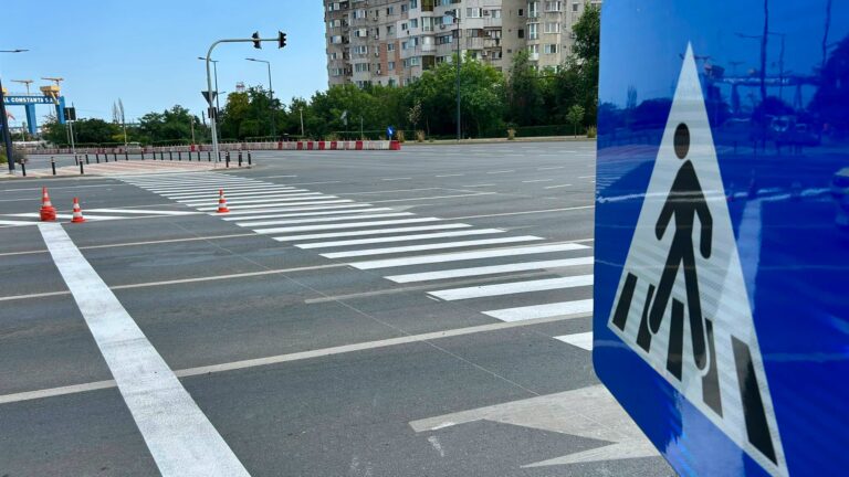 O nouă trecere de pietoni a fost amenajată în municipiul Constanța, într-o zonă cu trafic rutier intens