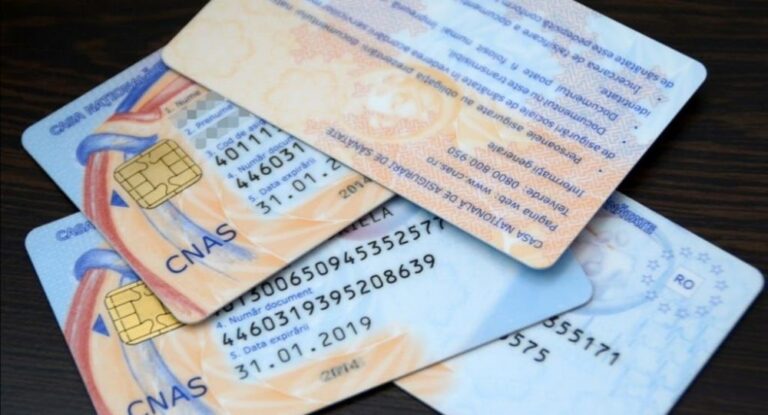 Cardurile de sănătate dispar din România. Schimbarea începe, treptat, de la 1 septembrie